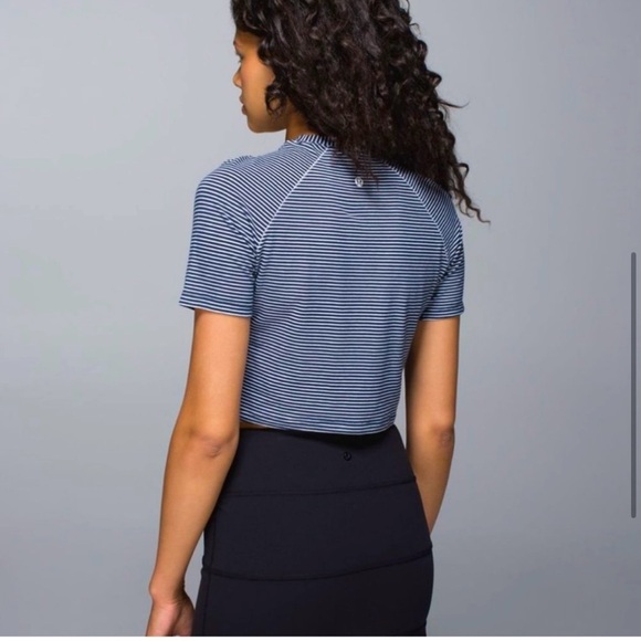 Lululemon 🍋 Ok Hi Crop Tee Navy Blue and White Stripe Size 4 - Picture 10 of 10